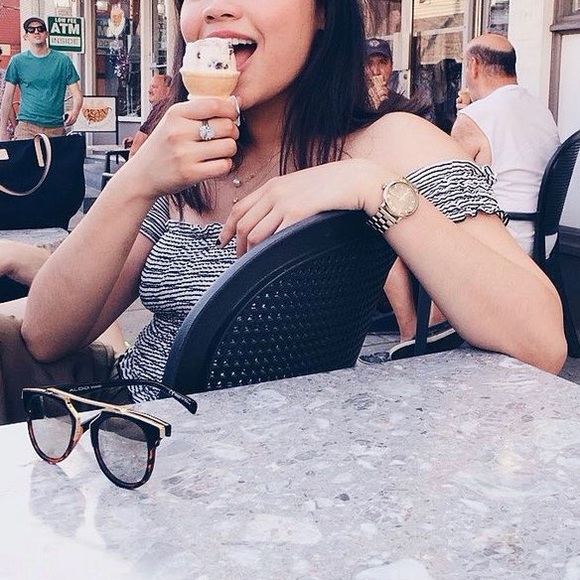 Striped off-shoulder crop top - Picture 2 of 5